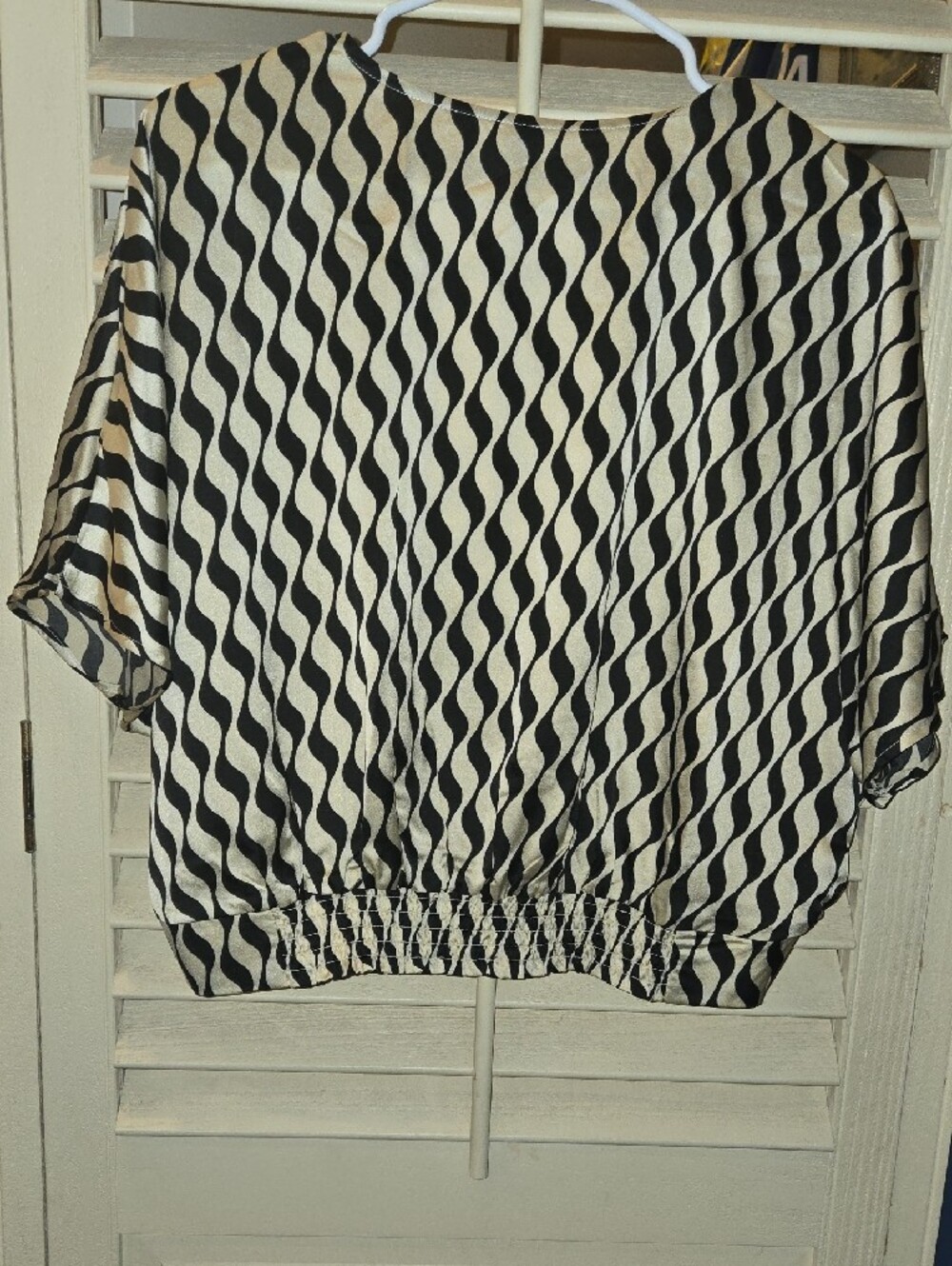 SHEIN Black and Cream Wavy-Stripe Short Sleeve - Picture 6 of 6